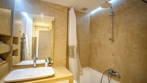 Hair dryer, towels, soap, toilet paper - Suites 25 Hivernage -Appart. 2ch · Terrasse privée (Marrakesh)