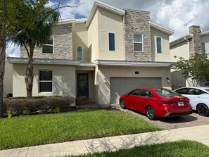 Exterior - 8BR Luxury Villa Near Disney | Pool & Spa (Kissimmee)