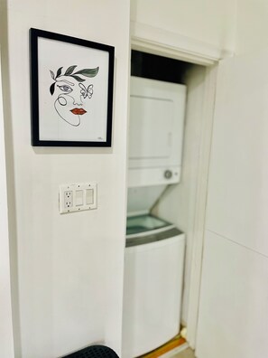 Interior - Vacation house Entire floor/subway/kids yard (Toronto)