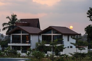 Exterior - Amara Kosha Misty Nandi Hills CHANNA - Jacuzzi+Movies+Food (Nandi Hills)