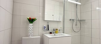 Seeblick-Apartment mit Balkon