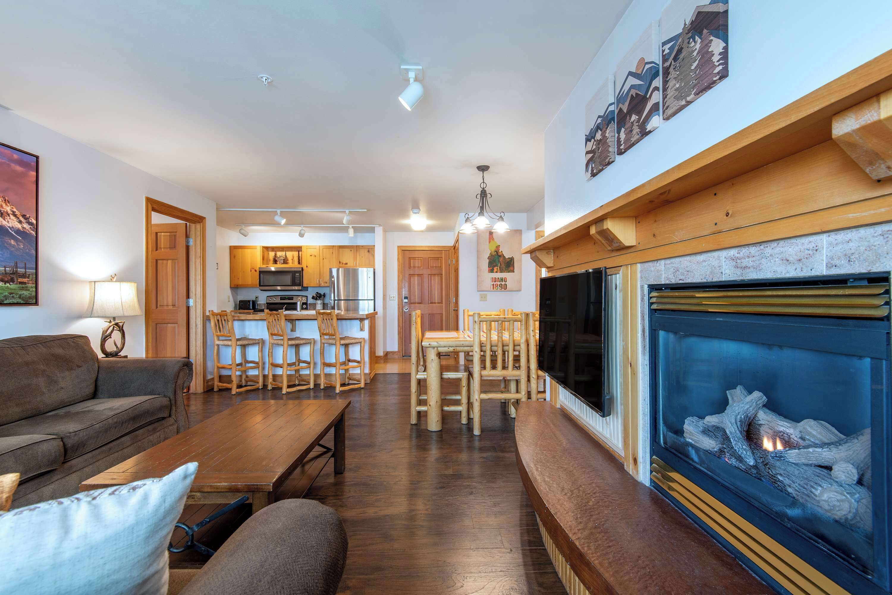 TV, fireplace