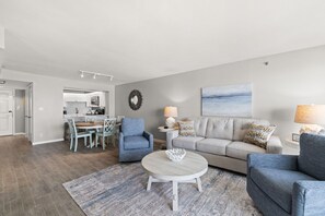 Living area - Beachfront Balcony ~ Pool (Miramar Beach)