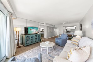 Smart TV - Beachfront Balcony ~ Pool (Miramar Beach)