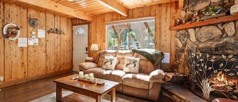 Basic House, Patio, Mountain View | Living area