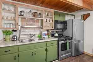 Private kitchen - Elysian Escape (Big Bear City)