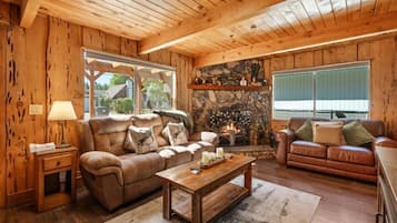 Basic House, Patio, Mountain View | Living area