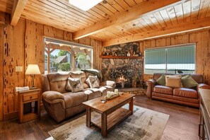 Casa básica, varanda, vista para a montanha | Área de estar