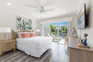 Room - Lakefront Luxury • Golf Cart Included (Miramar Beach)