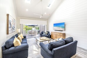 Living area - Lakefront Luxury • Golf Cart Included (Miramar Beach)