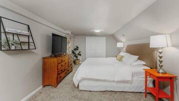 2 bedrooms, iron/ironing board, travel cot, WiFi