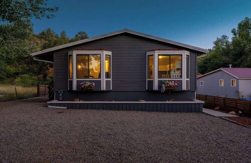 Remodeled Home Near Downtown! Pool Table, Foosball