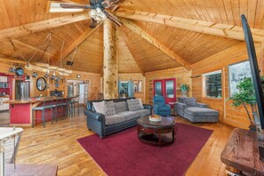 TV, fireplace, offices - San Juan River Bend Luxury Cabin - Riverfront! (Pagosa Springs)