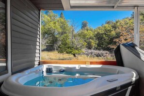 Outdoor spa tub - Luxury Durango Retreat - Hot Tub, Views! (Durango)