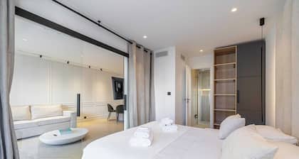 Renovated Prestige 3P Luxe Apt, Terrace & Parking