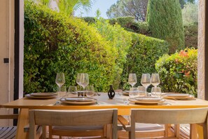 Apartment | Outdoor dining - 6P Apartment in a Residence/pool - Saint-tropez (Saint-Tropez)