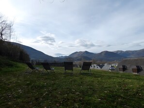Property grounds - Holiday Home "L'oustal De Préchac 1" with Mountain View, Private Terrace & Wi-Fi (Préchac)