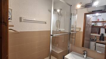 Douche, séchoir à cheveux