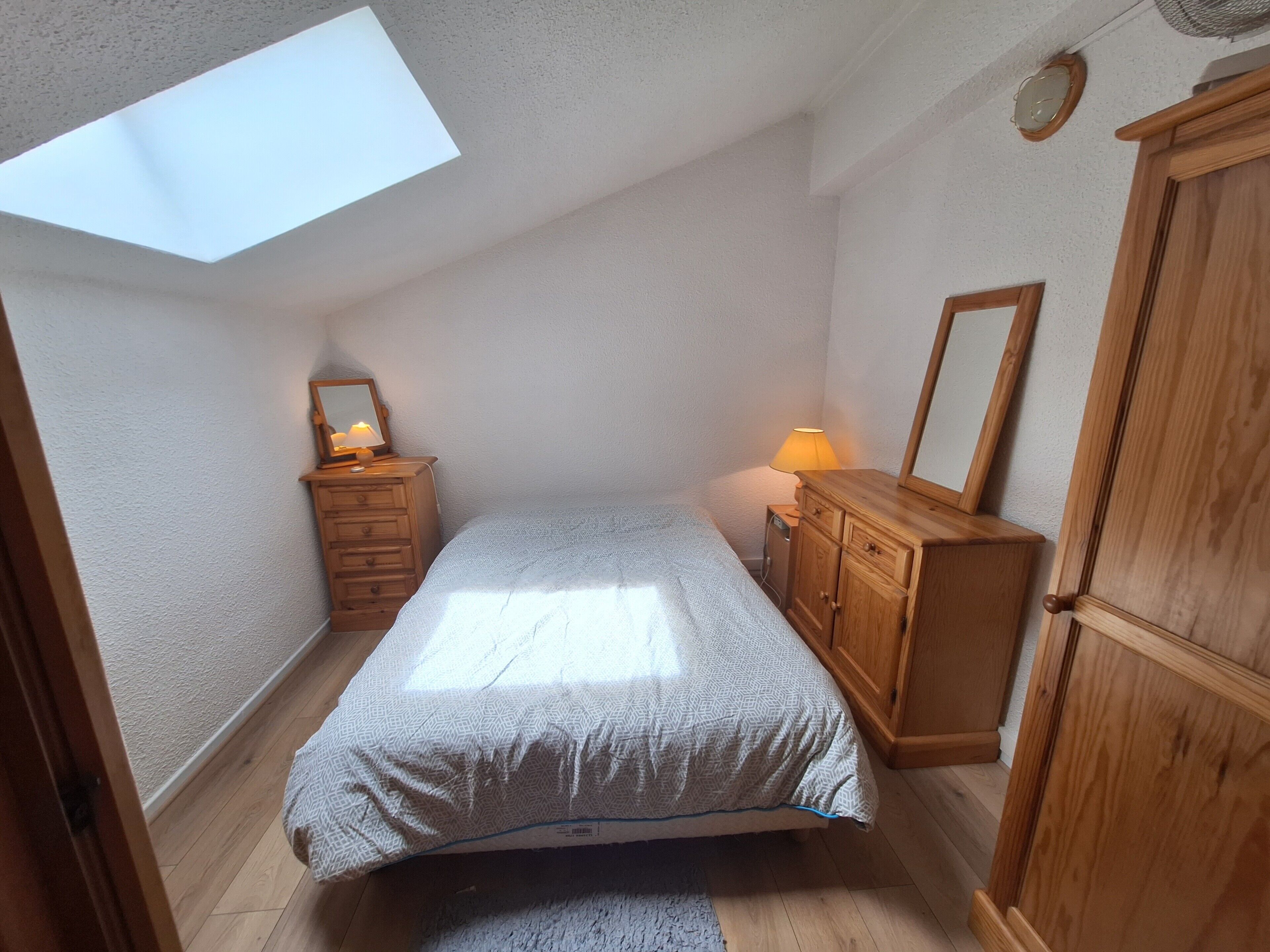 2 habitaciones, tabla de planchar con plancha y wifi 