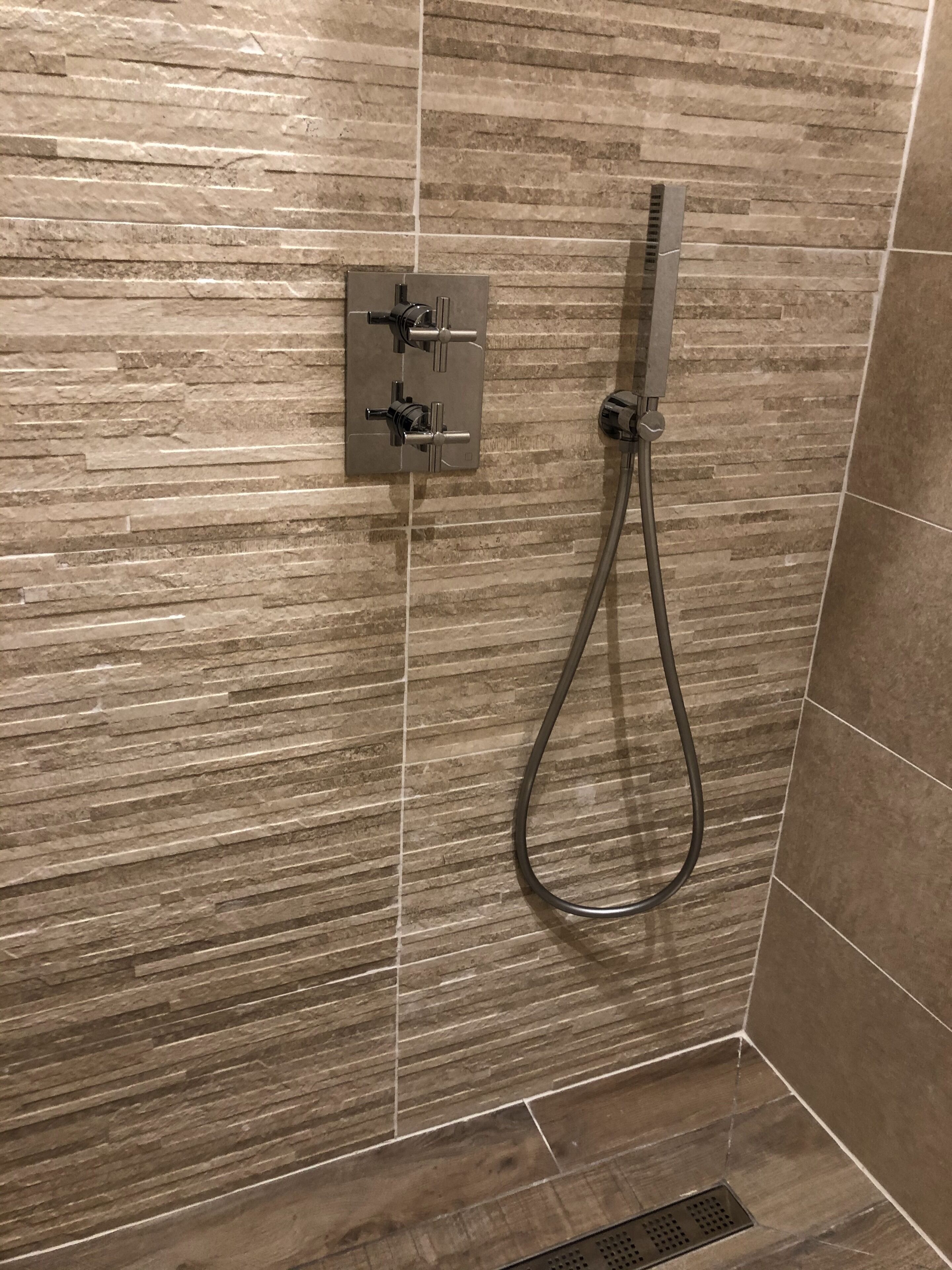 Deluxe Quadruple Room | Bathroom