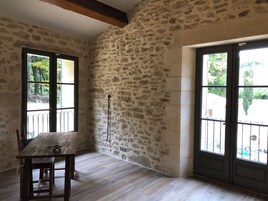 Deluxe Quadruple Room | Interior