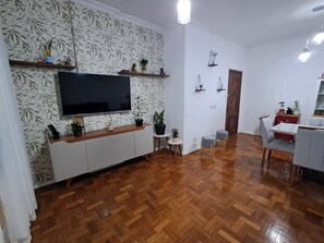Interior - Beachfront Apartment in Copacabana, Prime Location (Rio de Janeiro)