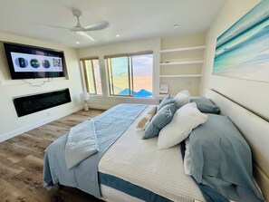 Room - Gorgeous Remodelled 3-bedroom Condo on the Sand in Huntington Beach! (Huntington Beach)