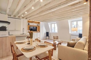 Apartment | Dining - Superb Apartment Louvre Museum / Saint Honore (Paris)