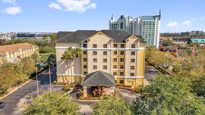 Apartment (1 Bedroom) | Interior - Newly Renovated Suite With Hot Tub and Pool (Orlando)