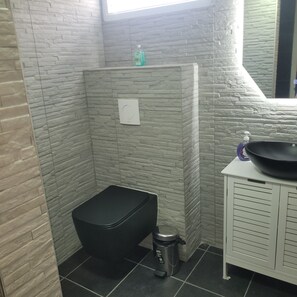 Bathroom - Attractive apartment with outdoor kitchen & sea view (Willemstad)