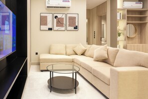 Apartment (2 Bedrooms) | Front of property