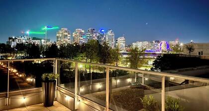 2BR+Sofabed, 2-Bath, Private 500sqft sundeck, EV Parking w/Pool, Sauna, Hot Tub