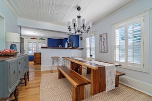 Dining - Relax at Harbor Watch and enjoy the gorgeous view (Oriental)