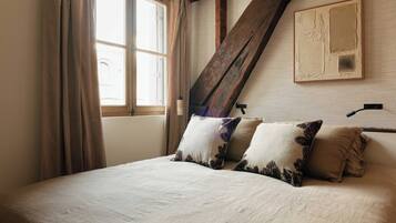 Apartment | 1 bedroom, laptop workspace, iron/ironing board, bed sheets