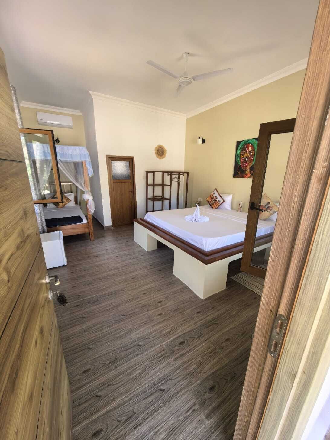 Quarto triplo conforto, vista para a piscina