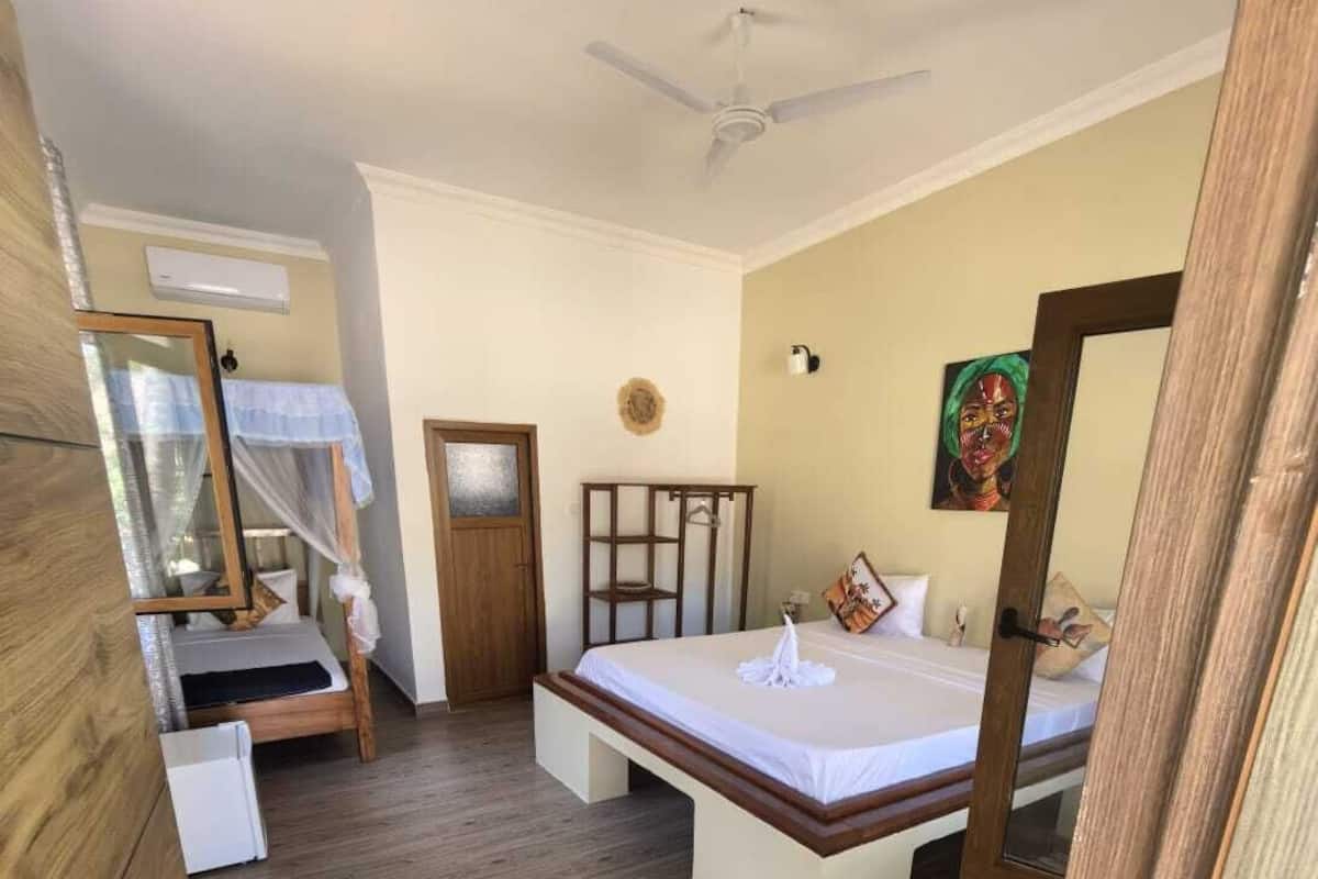 舒適三人房, 泳池景觀