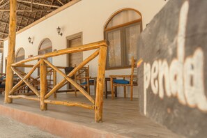 Quarto casal, vista para a piscina | Opções para refeição