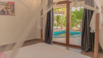 Chambre Familiale, vue piscine