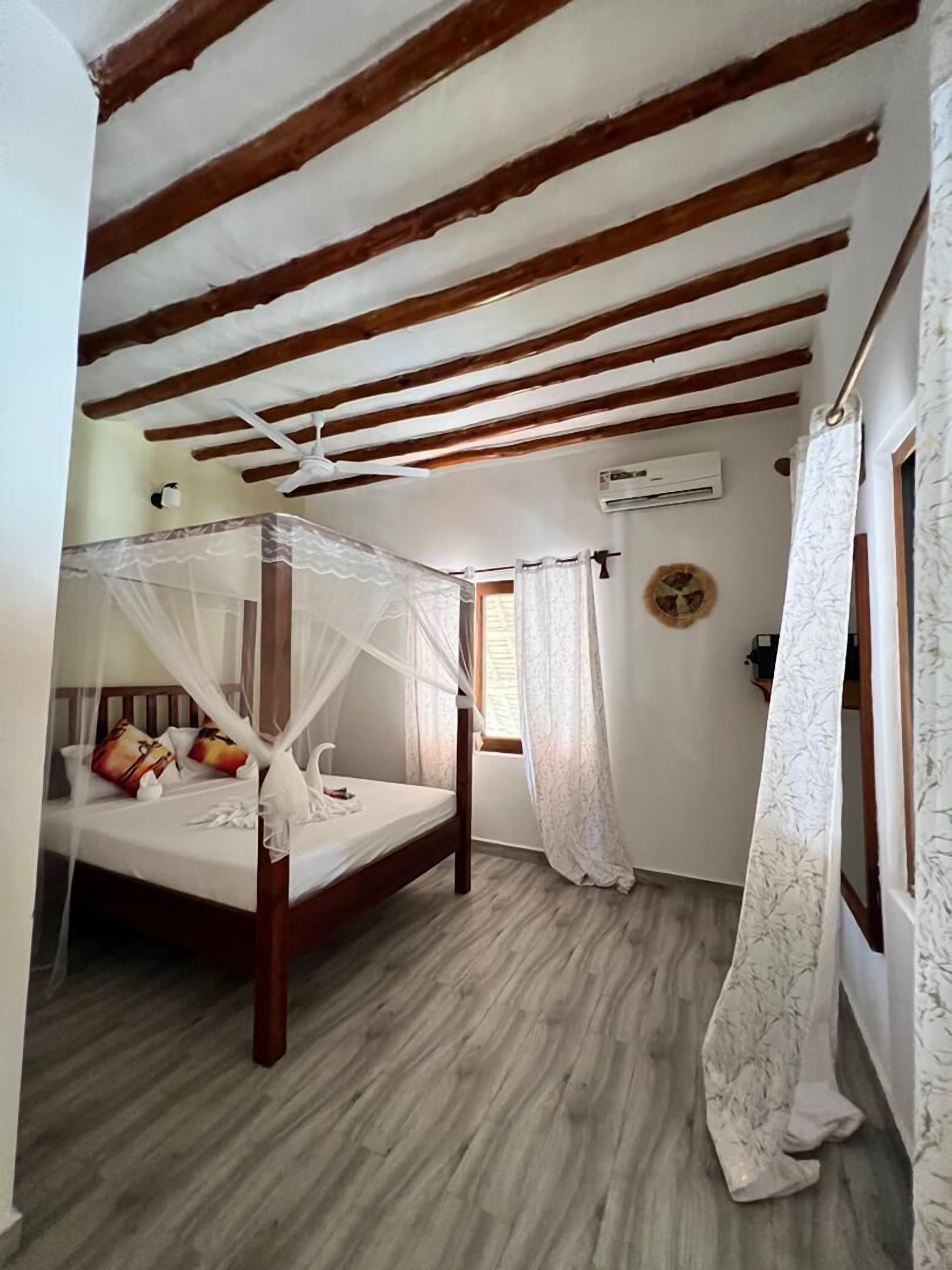 Quarto casal conforto, vista para o pátio