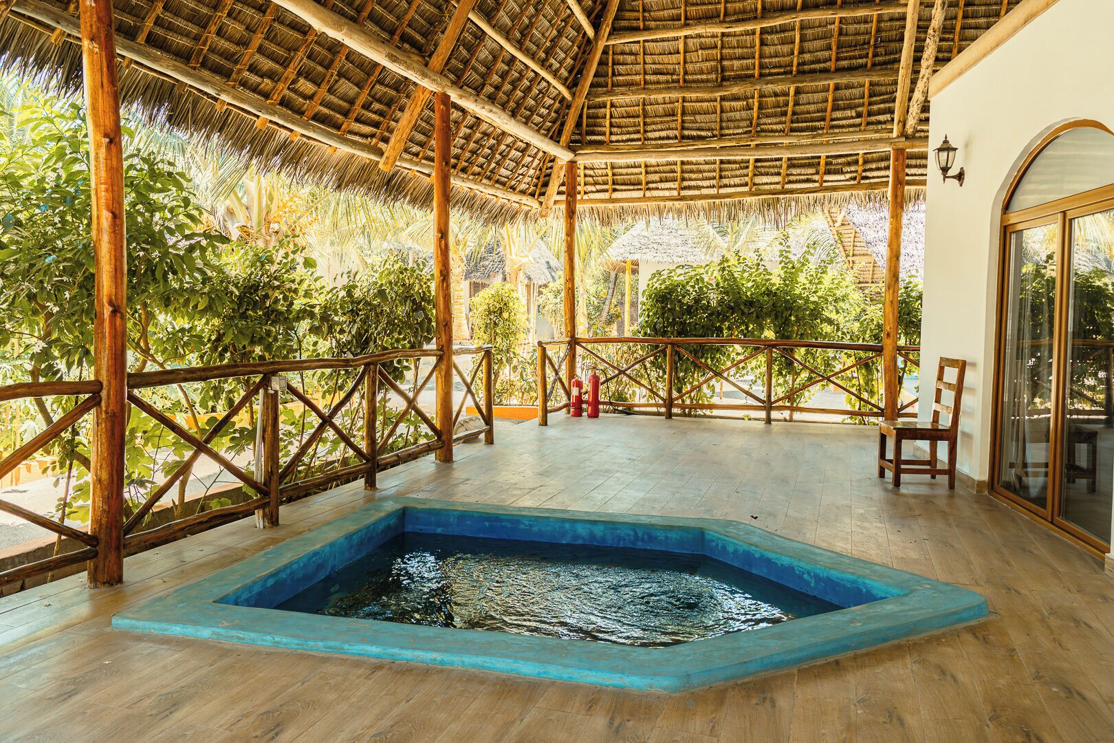 Bañera de hidromasaje exterior