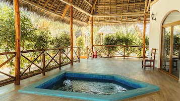 Bañera de hidromasaje exterior