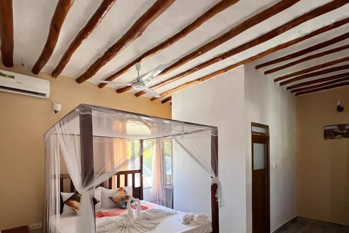 Phòng đôi phong cách cổ điển, ban công, quang cảnh sân vườn