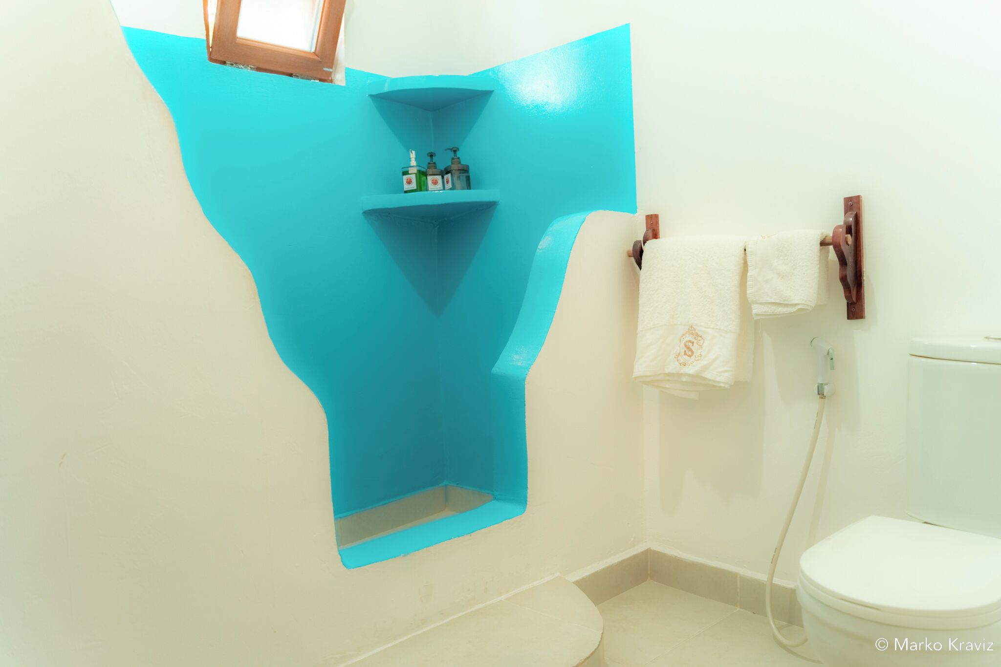 Quarto casal clássico, sacada, vista para o pátio | Banheiro