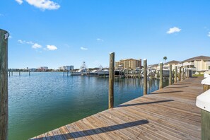 Marina - Canal-Front Condo w/ Boat Parking & Beach Service (Destin)