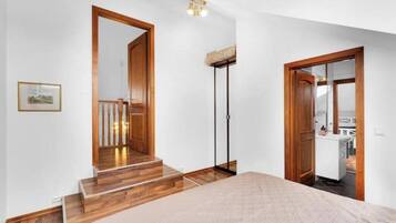 5 slaapkamers, een strijkplank/strijkijzer, gratis wifi, beddengoed
