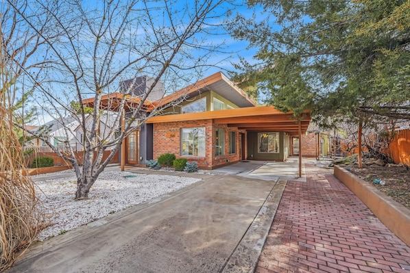 Exterior - SPACIOUS! 2 Primary + 2 Queen rooms with a Primary on the main floor! (Boise)