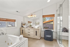 Bathroom - SPACIOUS! 2 Primary + 2 Queen rooms with a Primary on the main floor! (Boise)