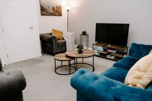TV - Newly Renovated 3Bed 2.5Bath Home Stockton-on-Tees (Roseworth)