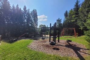 Children's area - Harzbeben Apartments - Feel Hahnenklee's heartbeat with a view of the Bocksberg (Goslar)