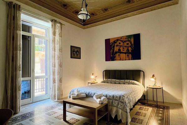 Camera Superior, balcone, vista città | Una scrivania, postazione laptop, ferro/asse da stiro, Wi-Fi gratuito